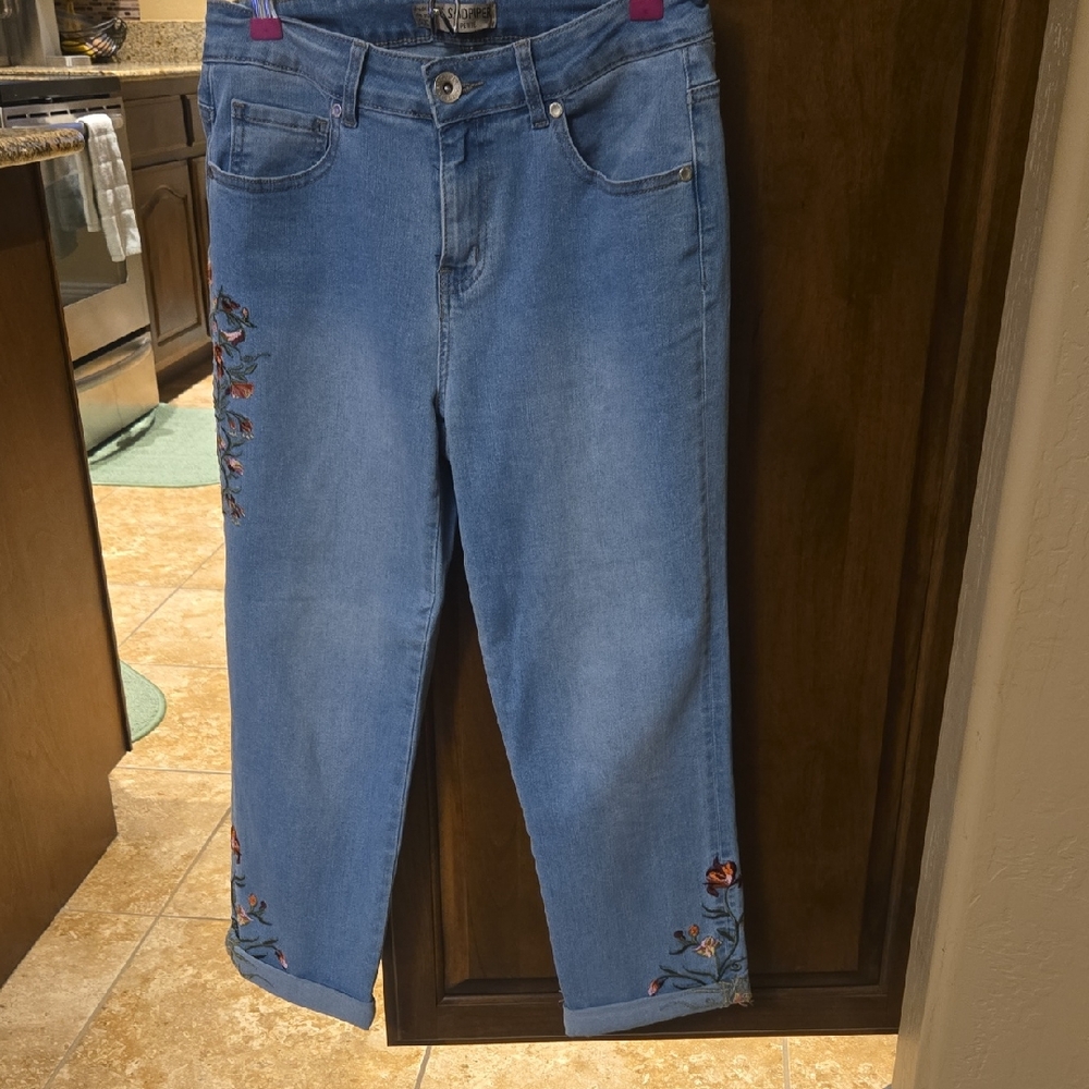 Floral Embroidered Cropped Blue Jeans